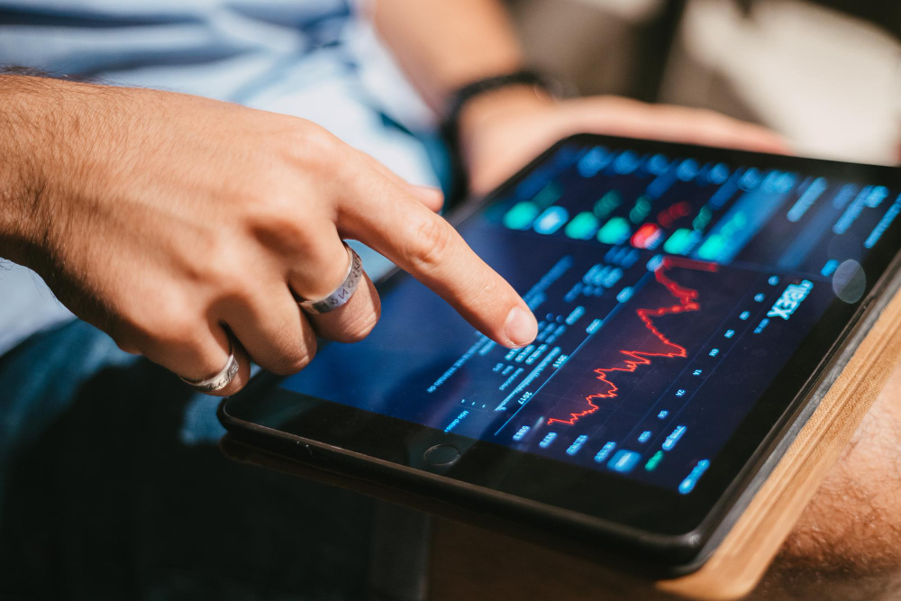 Invertir en la bolsa: pros, contras y por dónde empezar